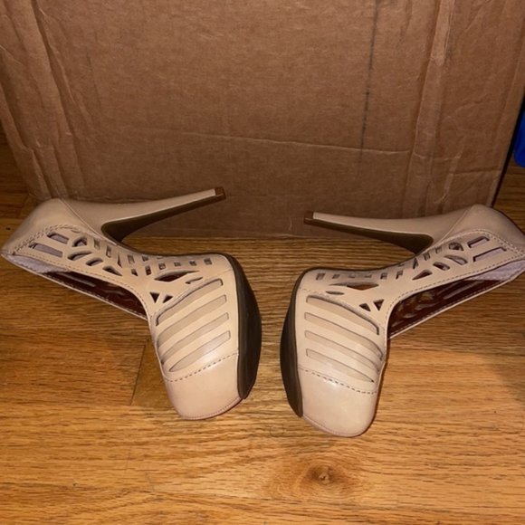 BCBGeneration Elba Cut Out Platform Pumps - Picture 2 of 7